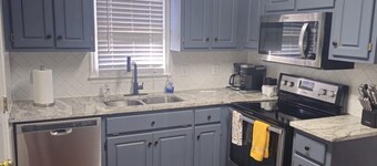 Near Ft. Moore - Ft. Benning 4 br 2 bath renovated charming home 