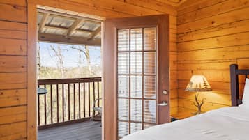 Tabla de planchar con plancha, wifi gratis y ropa de cama