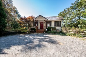Exterior - Gorgeous Mtn. View♥Sleeps 13♥Game Room♥2 King ensuite Masters (Townsend)