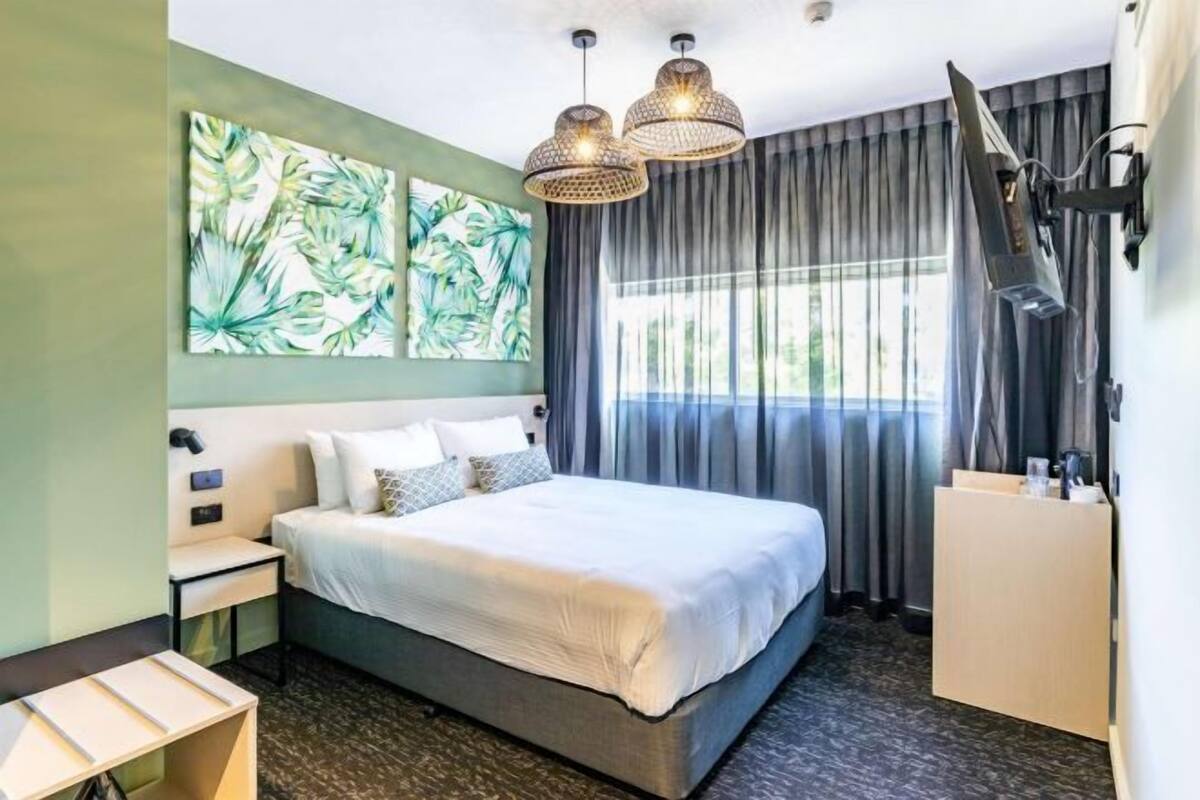 Minibar, desk, iron/ironing board, free WiFi