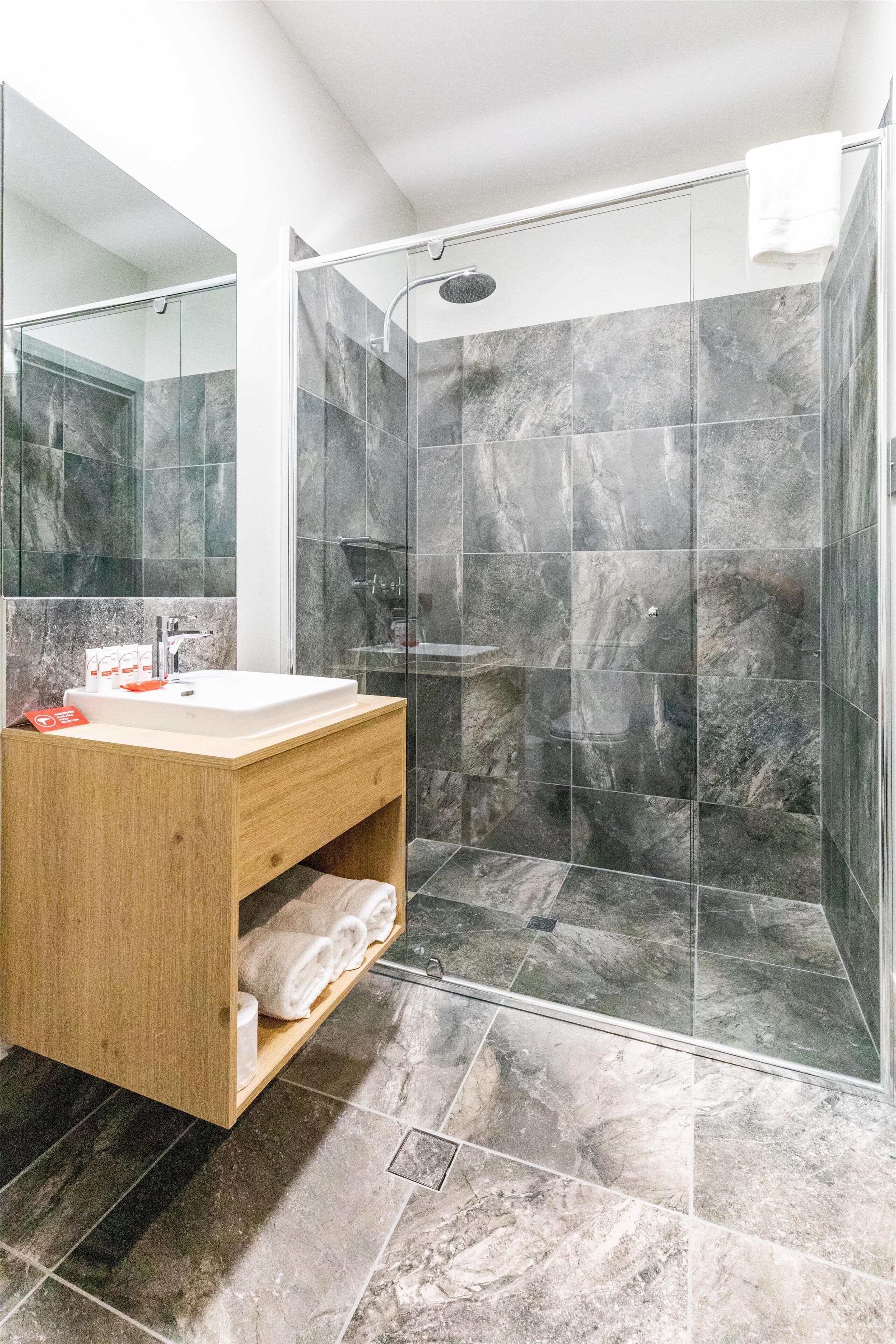 shower, rainfall showerhead, free toiletries, hair dryer