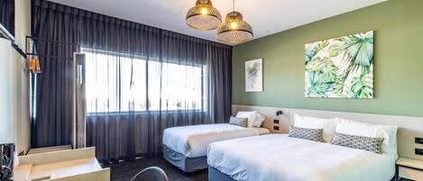 Minibar, escritorio, tabla de planchar con plancha y wifi gratis