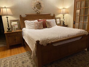3 bedrooms, iron/ironing board, free WiFi, bed sheets