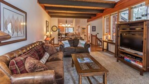 Living room | TV - Wildflower 61 (Bend)