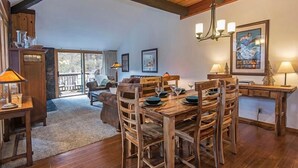 Private kitchen | Fridge, dishwasher, paper towels - Wildflower 61 (Bend)