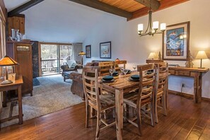 専用キッチン | 冷蔵庫、食器洗い機、ペーパータオル