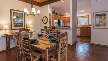 Dapur pribadi | Lemari es, mesin pencuci piring, dan tisu