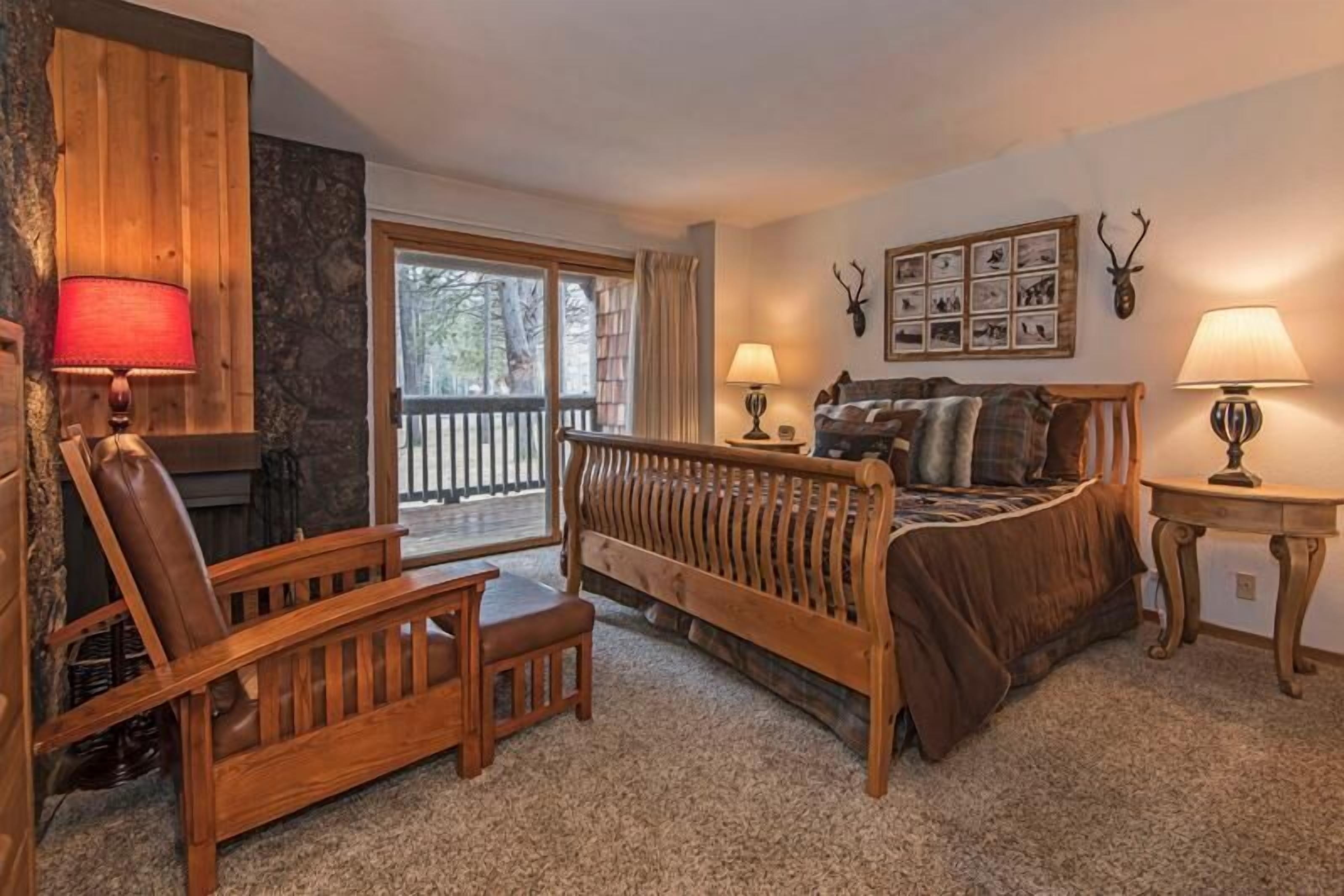 2 bedrooms, desk, Internet