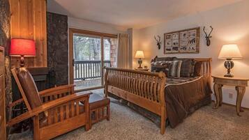 2 bedrooms, desk, Internet