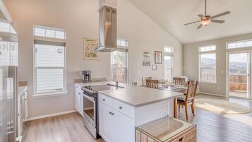 Dapur peribadi | Kerusi tinggi, alat memasak/pinggan mangkuk/perkakas dapur