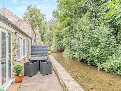 2 bedroom accommodation in Thornton Le Dale, near Pickering