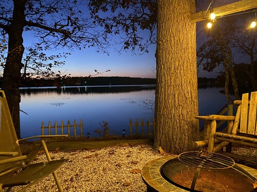 Lakeside house with a separate bunkhouse