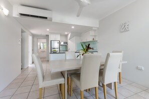 Dining - Port Douglas 3 bed 2 bath Townhouse- home away from home! (Douglas)