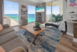 TV connectée, lecteur de DVD, livres, vidéothèque