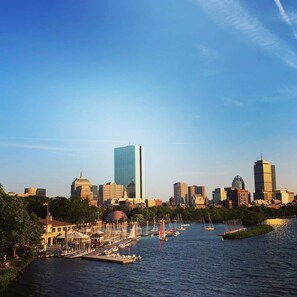 Marina - Stunning 1 BR-Apt-Oceanview to Revere Beach -3 Train Stop Boston Logan Airport (Revere)