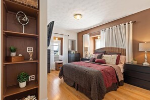 1 bedroom, iron/ironing board, free WiFi, bed sheets - Stunning 1 BR-Apt-Oceanview to Revere Beach -3 Train Stop Boston Logan Airport (Revere)