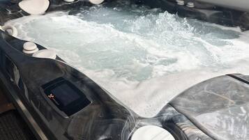 Bain à remous intérieur