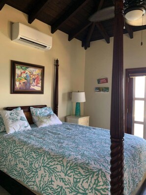 5 bedrooms, desk, iron/ironing board, travel crib