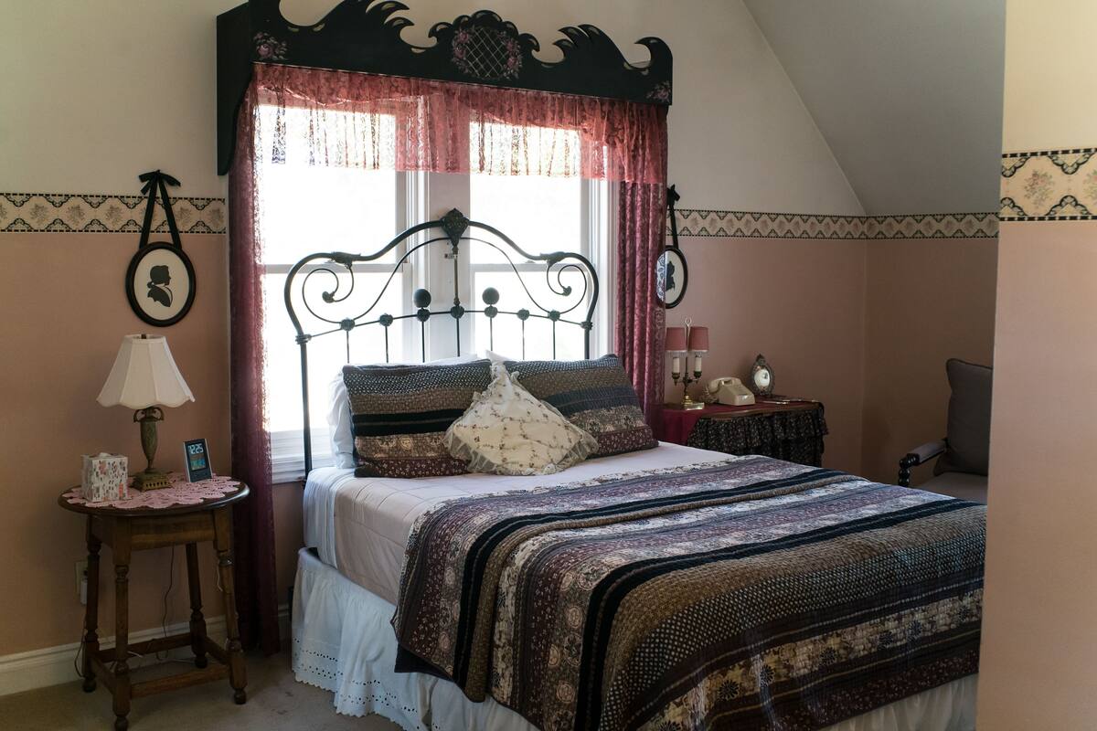 Superior Double Room | Premium bedding, soundproofing, WiFi (free), individually decorated