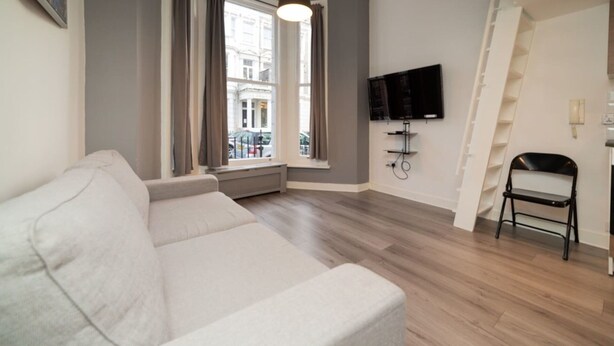 House, 1 Queen Bed with Sofa bed | Living room - Stunning Studio in London Kensington (London)