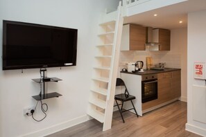 House, 1 Queen Bed with Sofa bed | 1 bedroom, iron/ironing board, free WiFi, bed sheets - Stunning Studio in London Kensington (London)