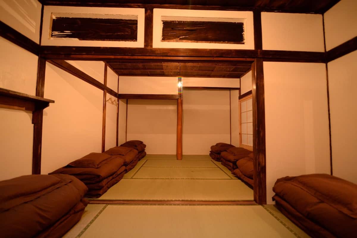 Standard Family Room, Non Smoking | Bed sheets