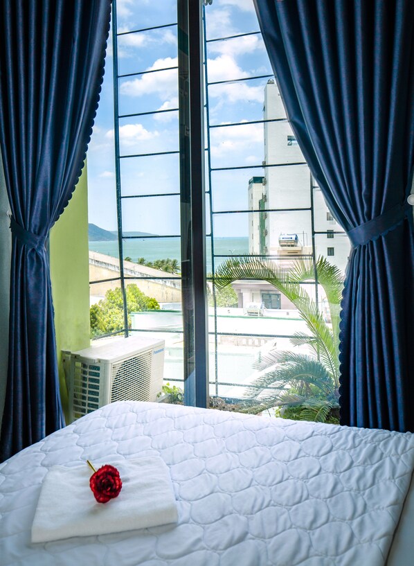 Standard Double Room | Minibar, desk, blackout curtains, free WiFi - Yen Vy Hotel & Apartment (Quy Nhon)