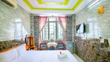 Phòng đôi Deluxe, quang cảnh biển | Minibar, bàn, màn/rèm cản sáng, truy cập Internet không dây miễn phí