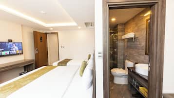 Suite familiar, vista a la ciudad | 1 habitación y artículos del minibar gratis