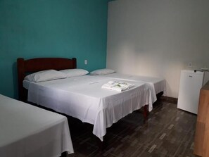 Minibar, free WiFi, bed sheets - Hotel Mineirinho (Peixe)