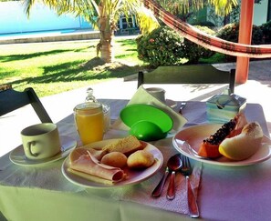 Free daily buffet breakfast  - Hotel Mineirinho (Peixe)