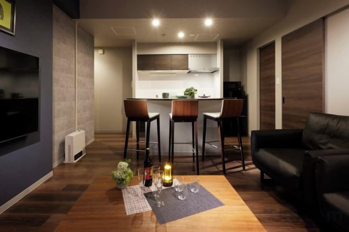 Living area | 43-inch flat-screen TV with digital channels, TV