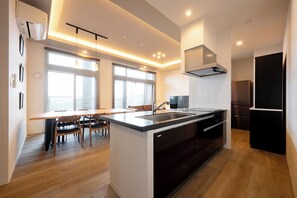 Deluxe Apartment | Private kitchen | Fridge, microwave, stovetop, rice cooker