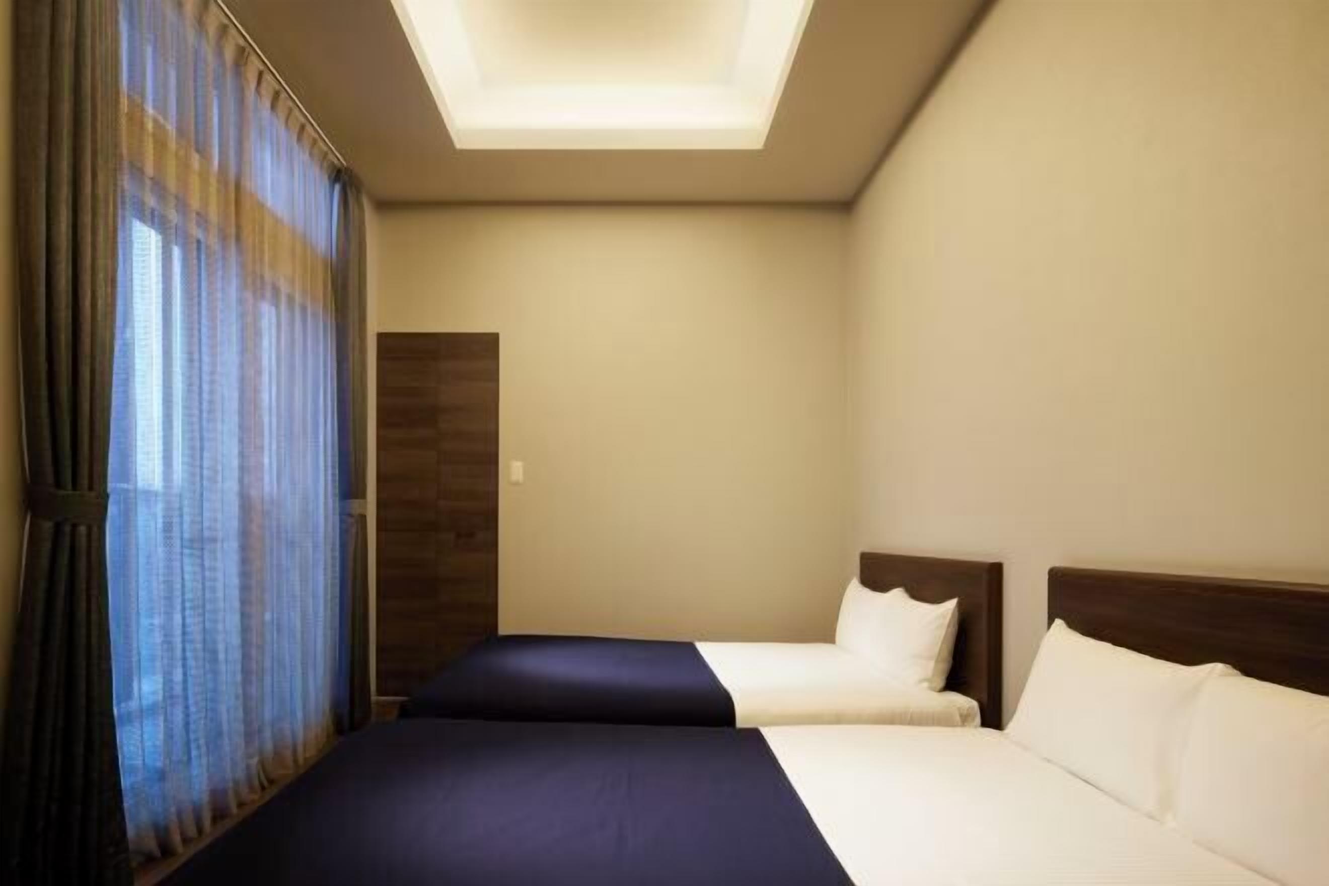 โต๊ะทำงาน, ผ้าม่านกันแสง, เตารีด/โต๊ะรีดผ้า, Wi-Fi ฟรี