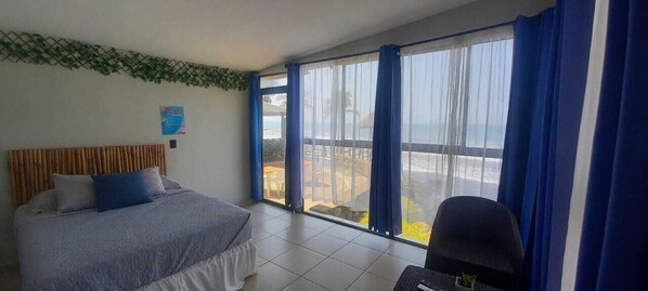 Chambre Panoramique, 1 chambre, vue plage | Literie de qualité supérieure, couette en duvet d'oie, Wi-Fi gratuit