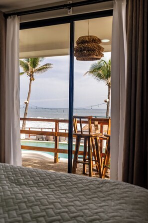 Premium bedding, down comforters, free WiFi, bed sheets - Reef On The water (La Libertad)