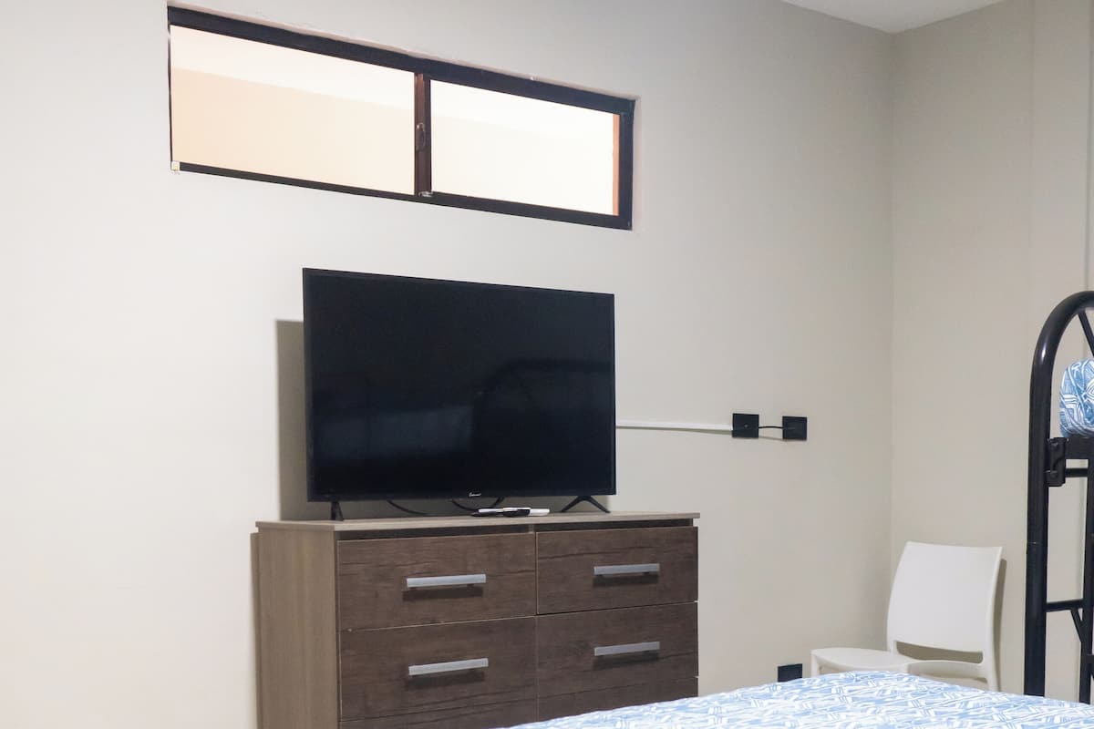 Ropa de cama de alta calidad, cubrecamas, wifi gratis y ropa de cama