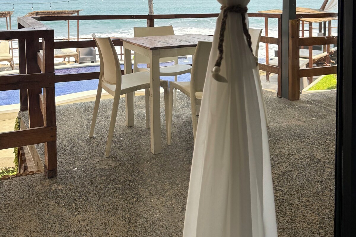 Seprai premium, selimut bulu angsa, Wi-Fi gratis, dan seprai linen