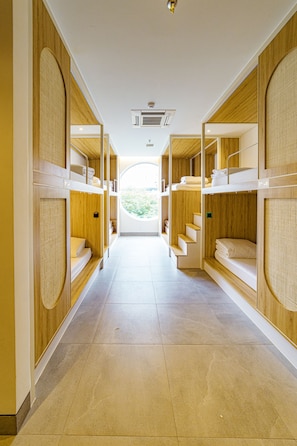Dormitório compartilhado premium, para não fumantes, vista para a cidade | Roupas de cama premium