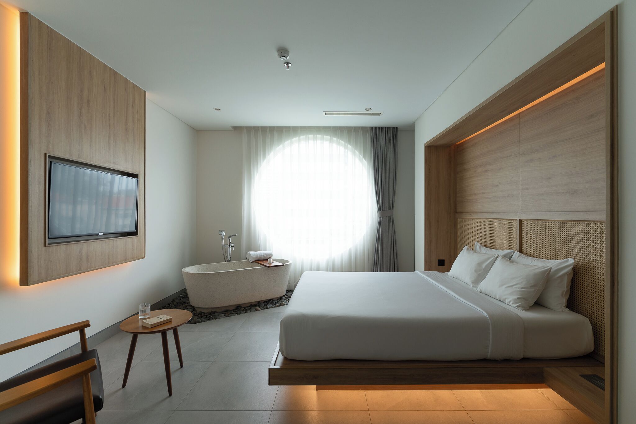 Studiosvit Signature - icke-rökare - utsikt mot staden | Sängtillbehör av högsta kvalitet och memory foam-madrasser