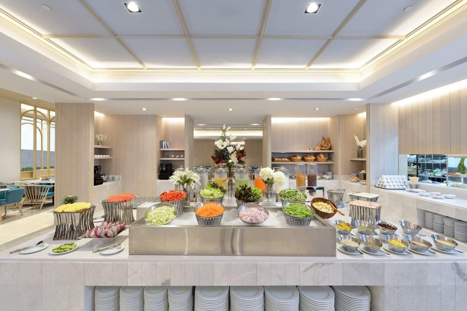 daily buffet breakfast (thb 350 per person)