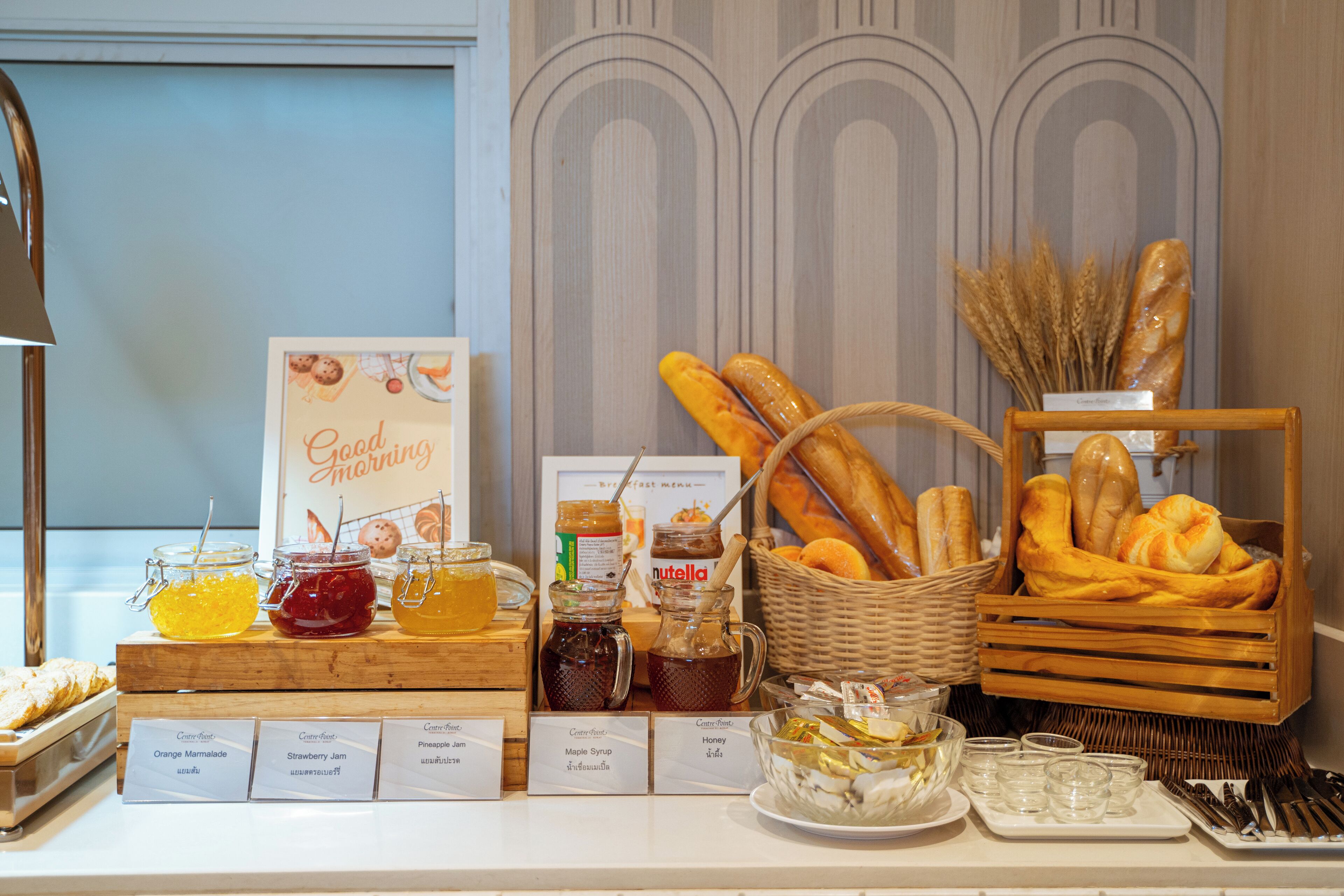 breakfast, lunch and dinner served