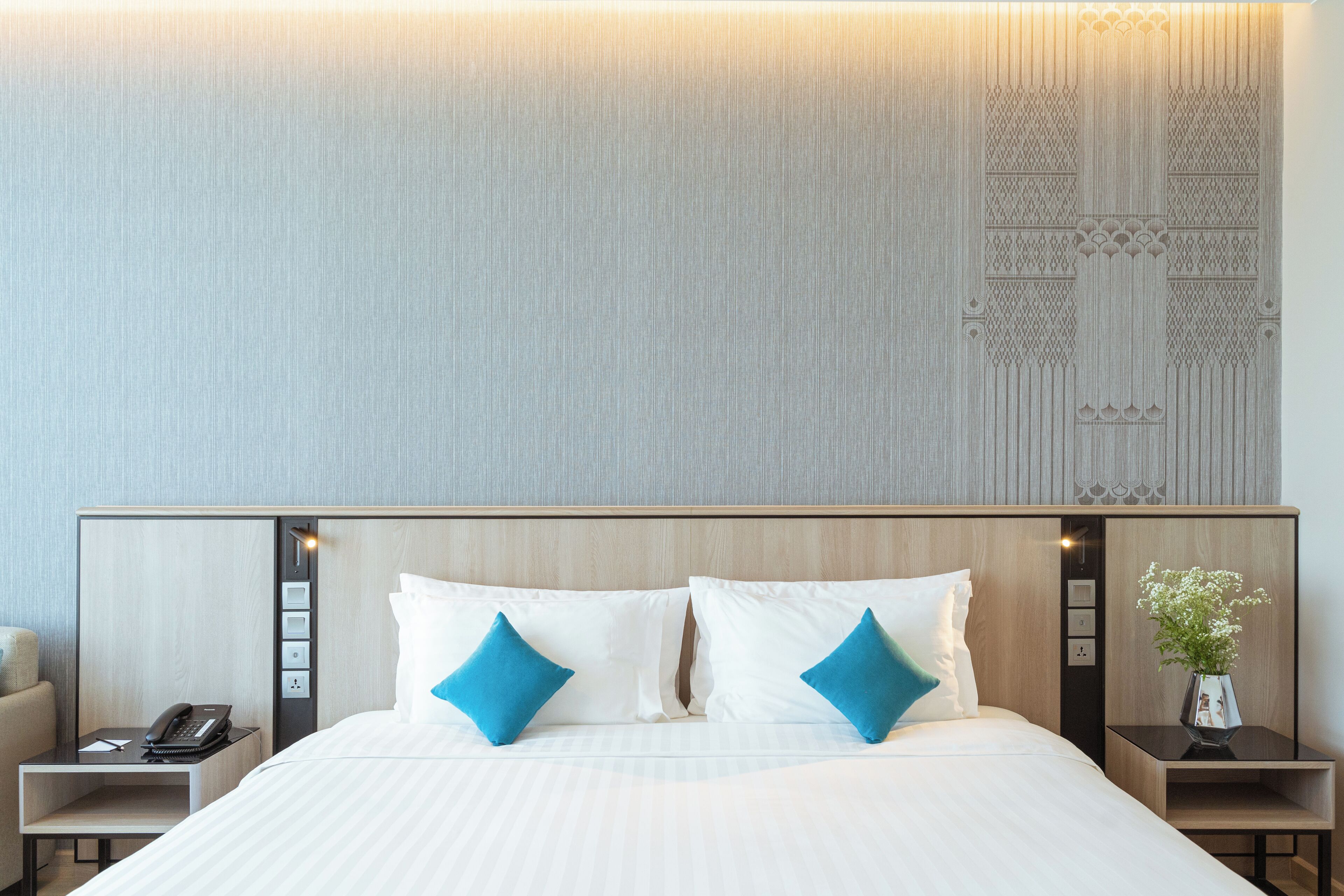 grand deluxe suite room | in-room safe, desk, blackout curtains, free wifi