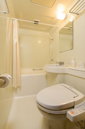 Combined shower/bathtub, free toiletries, hair dryer, slippers - Hotel Soleil Bbh (Iwaki)