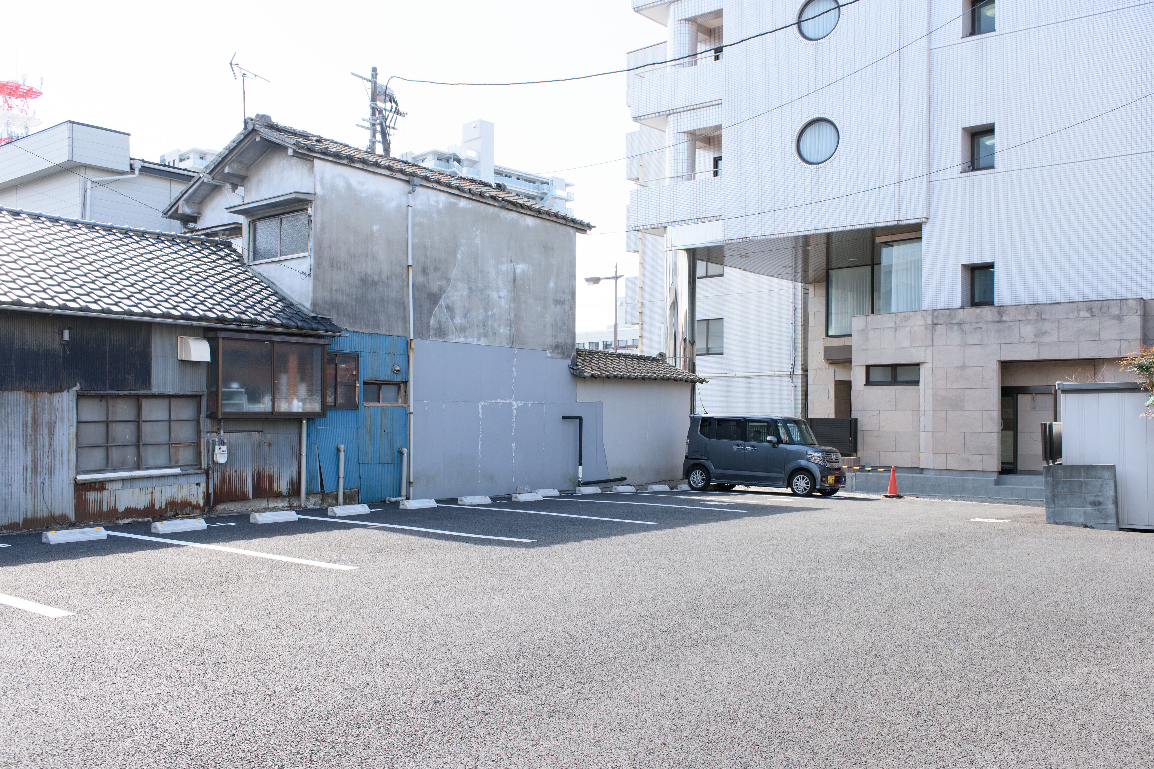 self-parking (surcharge) 700 per night