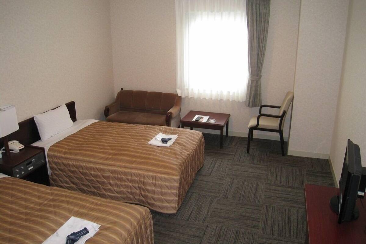 Down comforters, free WiFi, bed sheets