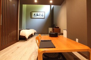 Casa, 5 habitaciones, no fumadores | Zona de estar | Una televisión de pantalla plana