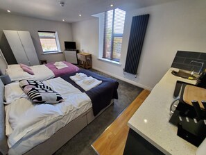 Executive Studio | Premium bedding, soundproofing, iron/ironing board, free WiFi - The Ashcroft Apartments (Manchester)