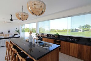 Fridge, oven, electric kettle, toaster - Villa SisSa, Deluxe Villa with Rooftop Lounge, 5 mins drive to beaches nearby. (Canggu)