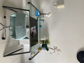 2 slaapkamers, een strijkplank/strijkijzer, wifi, beddengoed